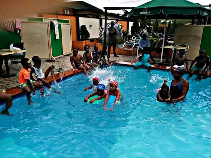 Swimminguru's tweet photo. @Auntyadaa Am a swimming instructor.. I teach people of all ages Both Male and Female https://t.co/XVoHzcperi