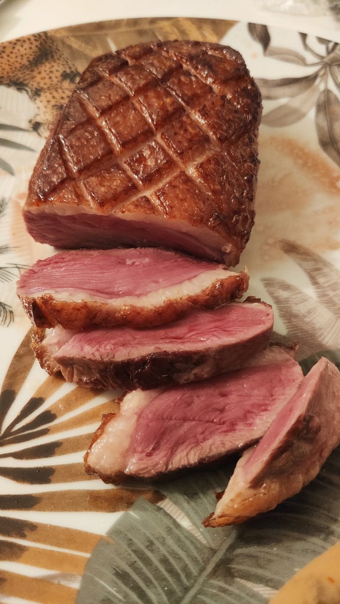 healthy_wild's tweet photo. Vamos que nos vamos con esta cena casera gourmet de #viernes.
La grasa del magret guardada para saltear verduras mañana😍 #cocinaloquecomes #nutrimenu #menuorg #lowcarb #ketoidea #falsefooders https://t.co/2KUDYrEFrX