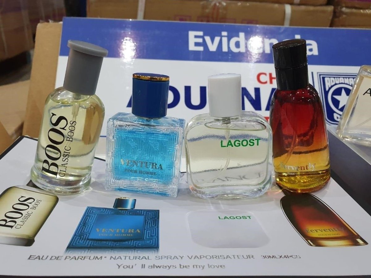 AduanaCL's tweet photo. Tecnología y perfumes falsos avaluados por sobre los 300 millones de pesos incautó la @AduanaCL de #Valparaíso

Detalles en 👉🏻 https://t.co/UswQ7YYLHb

#AduanaTeProtege https://t.co/E7aZGEozNr