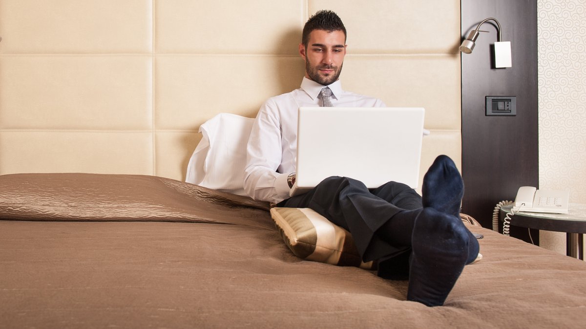 lifehacker's tweet photo. Help! Why do hotels have a million wifi networks? https://t.co/Op6kGCF6YQ #Tech911 https://t.co/UfaCk2umIG