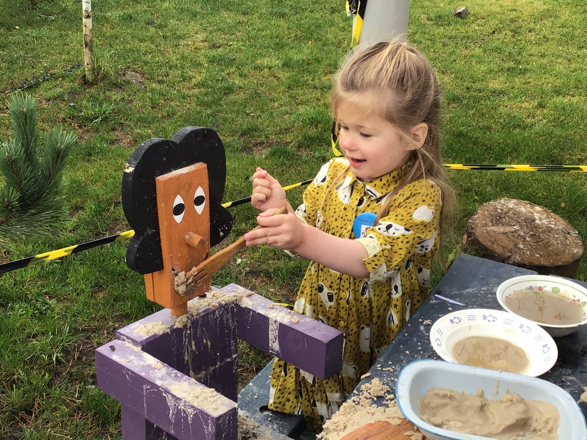 NR_ECC's tweet photo. Happy times are never ending, when we're playing and pretending!
Another busy week at Nether Robertland ECC with lots of laughter and learning.
#Capableofanything #growingtogether #makingmemories https://t.co/jlmJB22OKY
