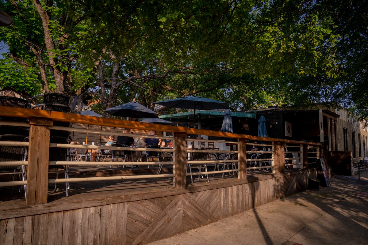 2 things we could all use this week.

1. Some fresh air

2. Another drink

Come hang on the patio today and enjoy the sunshine.

#patioweather #Uptownpatios #Uptownrestaurant #Fridayvibes #fridaynightdinner