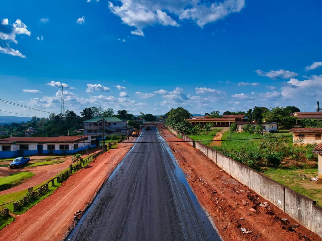 Maxewell's tweet photo. Quand un passionné de photos et enfant de #Moanda immortalise la transformation de la ville. Good job.
Crédit Images Cyril Vilanova 👌
#Gabon #EGTM #Comilog #Eramet #RSE https://t.co/MfWyIYTMz8