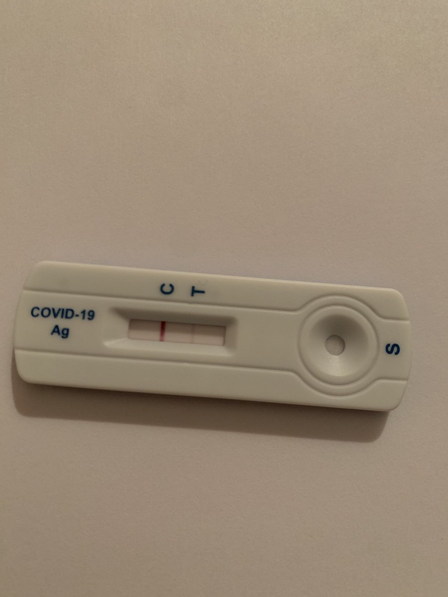 Dr_moji's tweet photo. Visite à domicile, patiente fébrile qui ne peut sortir de chez elle car trop faible. 
Test antigenique rapide, résultat positif en quelques minutes.
Bilan complémentaire, surveillance et réévaluation dans 48h. 
Indéniablement ces tests sont d’une aide précieuse. https://t.co/4HuMOV0fzr