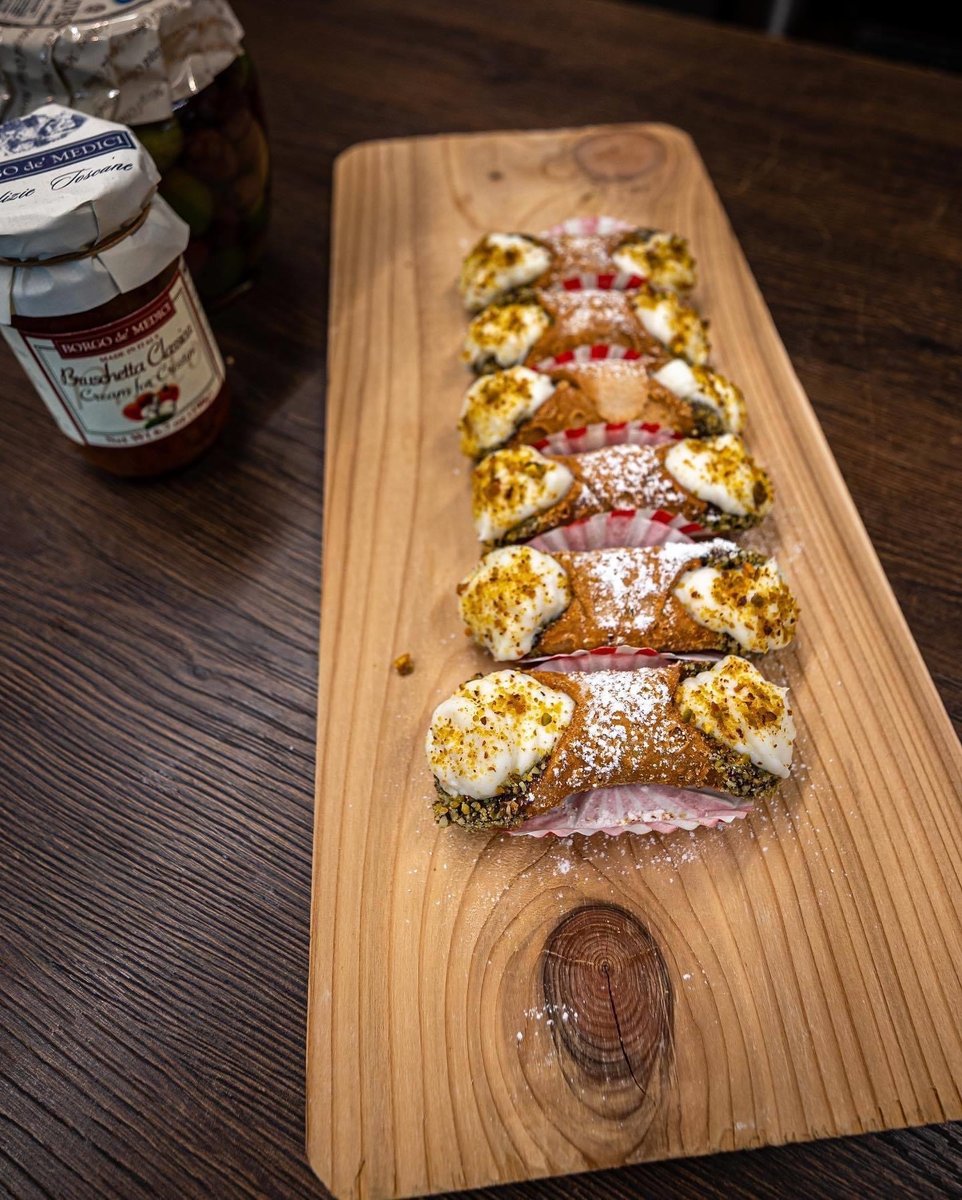originimarket's tweet photo. The best way to get ready for the weekend? Enjoy our cannoli's
#dessert #foodie #italian #food #italianfood #instafood #chocolate #sicily #sweet #delicious #yum #yummy #bakery #foodmarket #shoporigini #italianfood #italyfood #italianfoodmiami #italiansmiami #italianmiami https://t.co/0TMCRfZ2KK