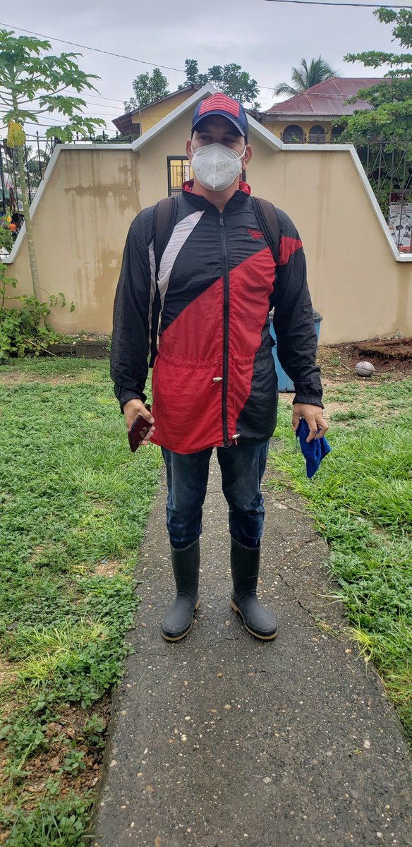 BSayaxche's tweet photo. Nuestros profesionales brindando su apoyo pese a los azotes del Huracán Eta. Para lo que sea y donde sea https://t.co/9Ka3NalW8V