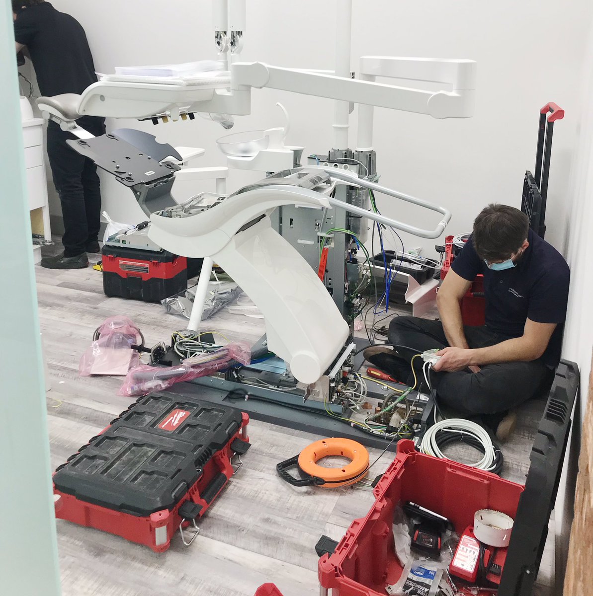 ToothBoothMain's tweet photo. New chair installed! Took the crew half a day and lots of instruments &amp; testings to make it looking like this. Thanks for the awesome work👍🏻👍🏻👍🏻 @HScheinCanada 
#toothboothmain
#expansion #toothboothca #vancouverdentist #yvrdentist #mainstreetvancouver #dentistry #rileypark https://t.co/4vAWwx5IQW