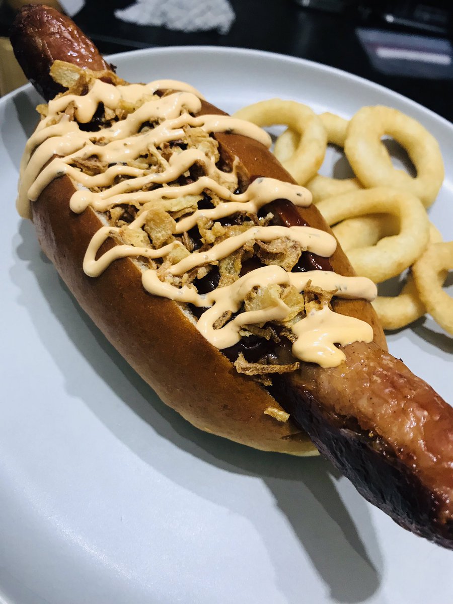 MrLumz's tweet photo. Starting lockdown 2.0 in pretty much the same delicious way as we did the first round...! Rude not to really... 😋 Courtesy of the Bonfire Night DIY kit from the always amazing @FatSnags 🔥 🌭 🤙🏼 https://t.co/HfNf4eNzGv
