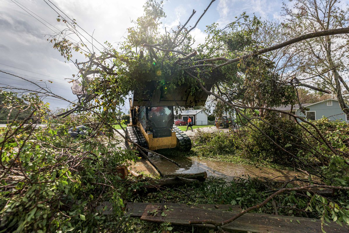 Franklin_Graham's tweet photo. Teams of @SamaritansPurse volunteers have been working in five communities across the Gulf Coast to help residents affected by this year’s devastating hurricanes. Thank you to the men &amp; women who have &amp; still are serving with us in LA &amp; AL in #JesusName. https://t.co/WYdSng1jde https://t.co/lUsW9QluxE