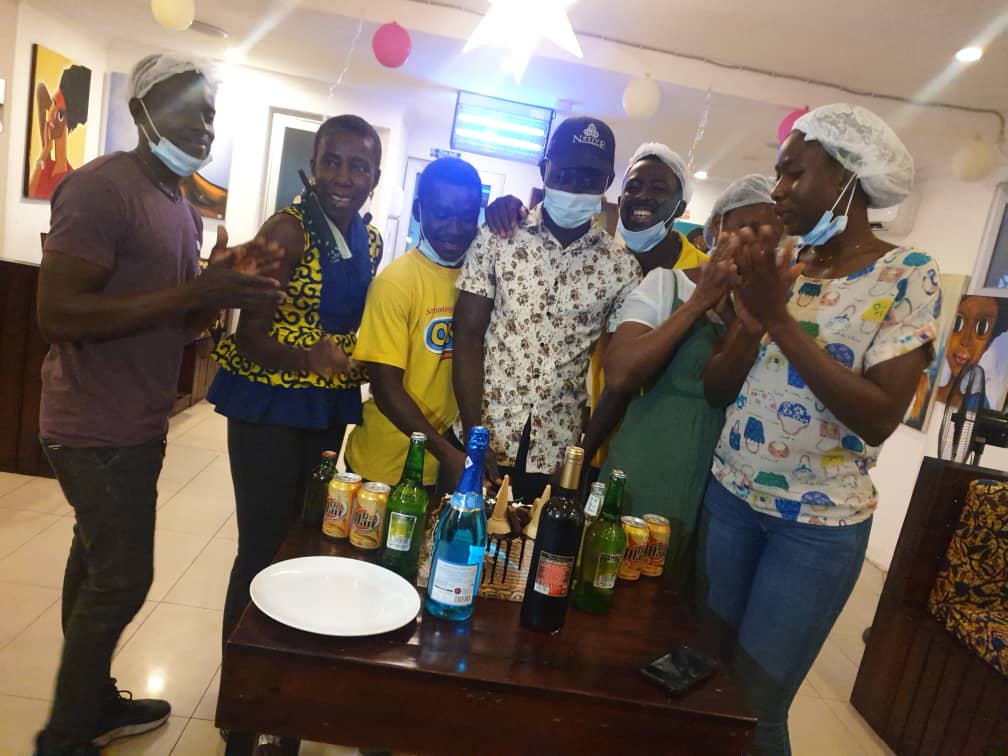 n8tivebar's tweet photo. We regard our employees as team partners, since they play a critical role in translating our vision into reality.

 So we have a tradition of celebrating their birthdays. It was the turn 2 of our team partners this week! Happy birthday to Sammy and Emma😊🙏🏾 @n8tivebar https://t.co/dcXAMi5wWW