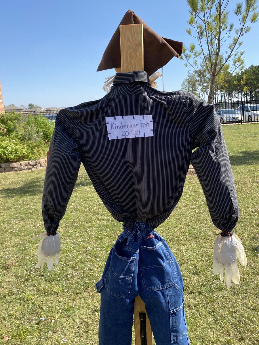 d4klee's tweet photo. What would you do if you taught hybrid Kindergarten in the Fall??...
Build a 6ft Scarecrow and put it in the learning garden (we even brought the zoomies with us!)
Thank you Mrs. Jacobs and Mrs. Dale for joining us!!
#MatzkeProud ⁦@MissJMadrigal⁩ ⁦@MrsKohlerK⁩ https://t.co/aKTvJZN2kl