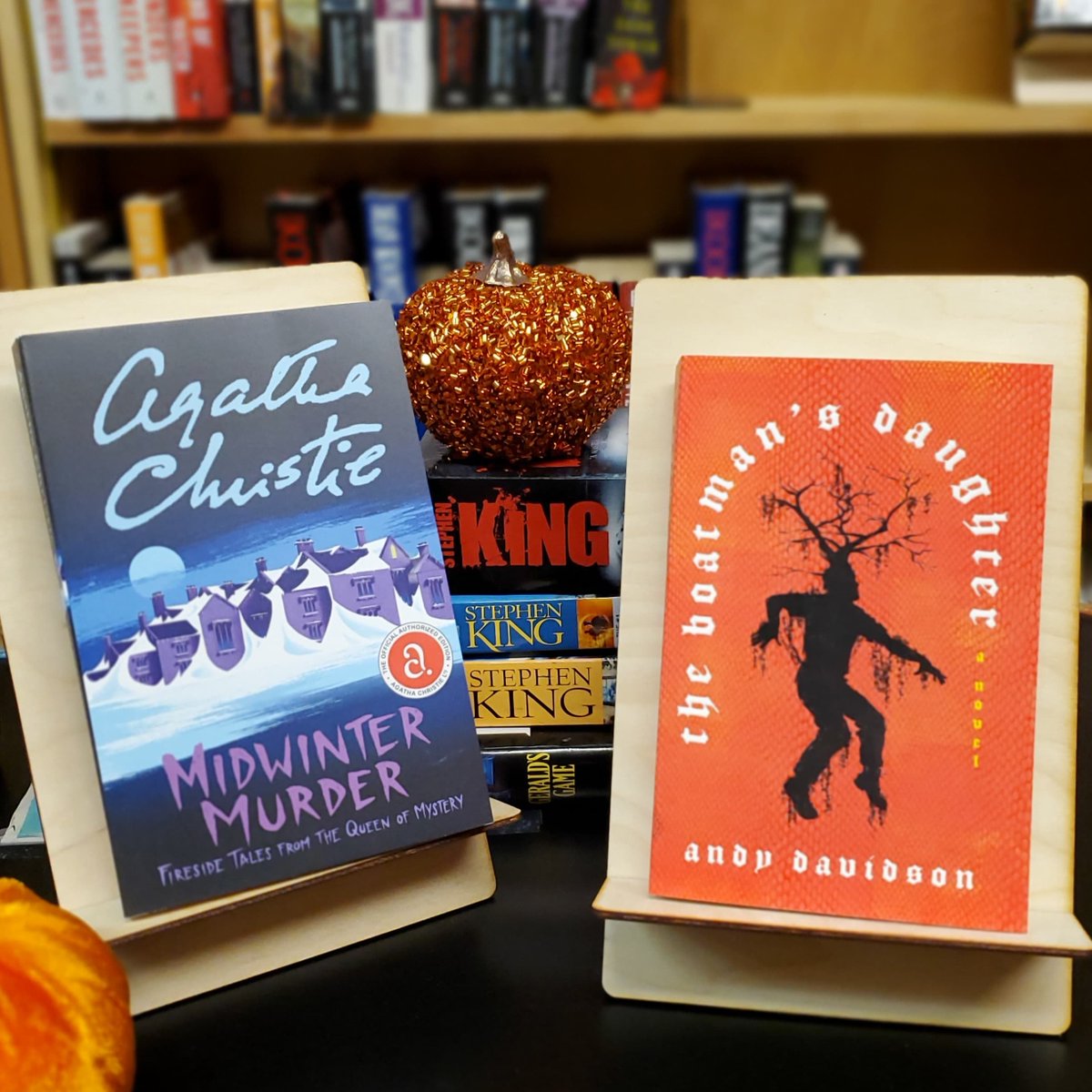 AdvUnderground's tweet photo. Not too late to still enjoy some creepy mystery... https://t.co/9YQeTXX04f #followtheauwhiterabbit #king #midwintermurder #booklovers #allbooks #allthingsreading #shoplocal https://t.co/cRan7hZdQt