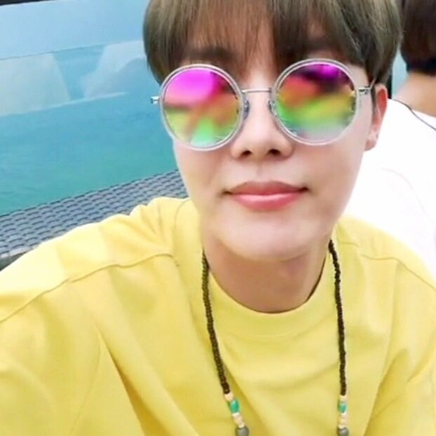 aaarmyarmy1's tweet image. Hue hue 😎