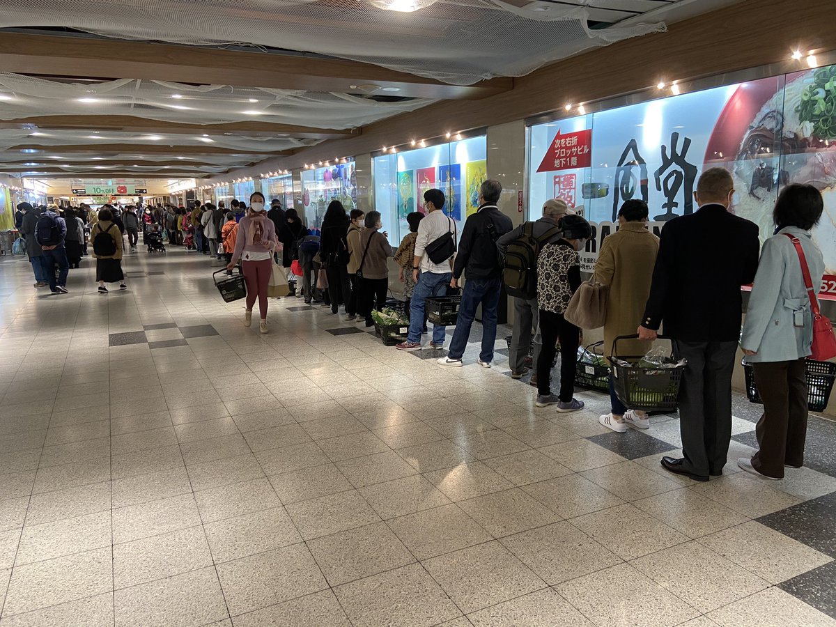 卵かけご飯 栄の地下街セントラルパークに出来た八百屋のカネ井青果 行列やばい 野菜めちゃ安い 卵かけご飯 栄の地下街セントラルパークに出来た八百屋のカネ井青果 行列やばい 野菜めちゃ安い