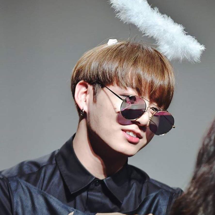 aaarmyarmy1's tweet image. Jeon Jungkook 😎