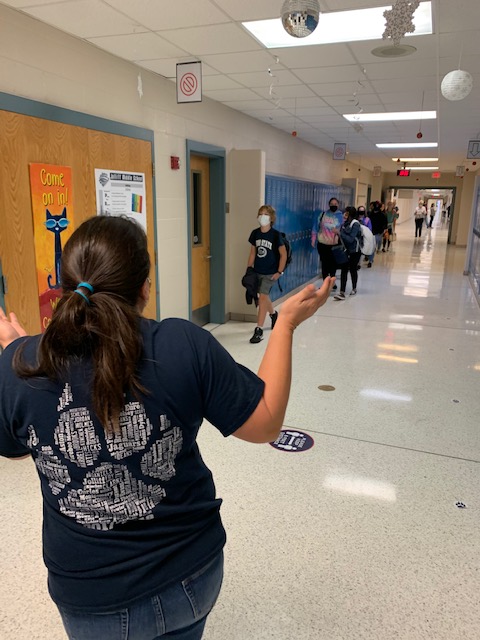 JolliffMiddle's tweet image. Our 7th grade Jags could play a mean game of musical chairs. JAMmin' while they carousel through their halls between bell change #7thgraderocks #JAMMINout not pictured: #HofferWalkingLikeAnEqyptian