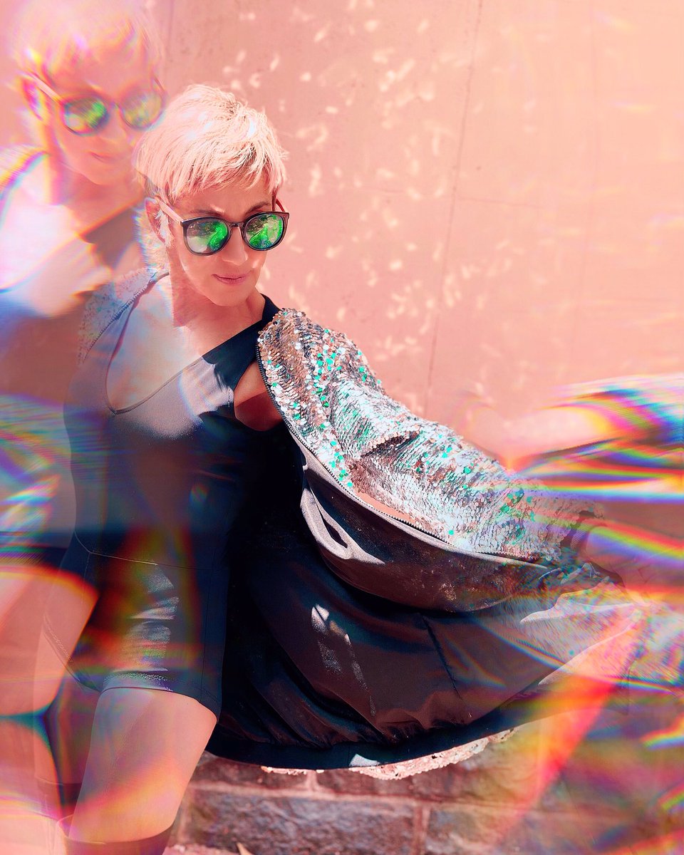 Ana_Torroja's tweet photo. Te vi venir, disimulando ... 😍✨✨ 
@SpotifyMexico 
Justo una canción a para escuchar hoy en casa 💓
https://t.co/qSwO1cQRQ2 https://t.co/uuF9qaiv7R