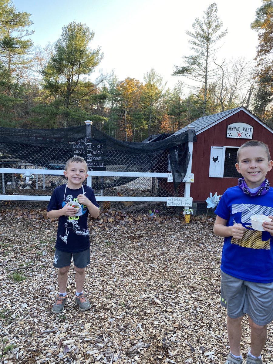 recruiter_dpc's tweet photo. Gorgeous fall day!! #RemoteLearningOutside #cozycreationsshoppe #wheatonfarms π₯°π£πππ¦ https://t.co/7s5GvSaVkA