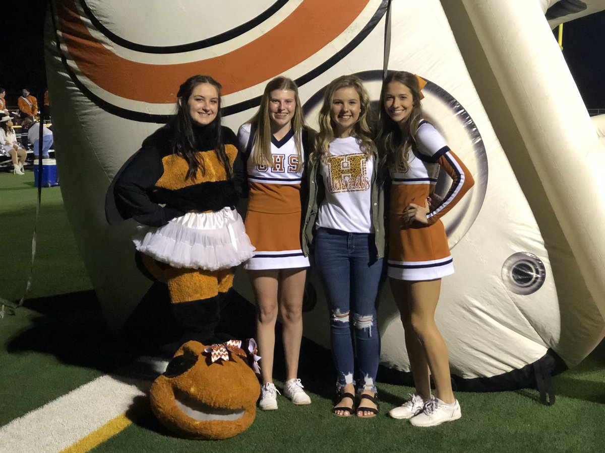 CHS_CaldwellTX's tweet photo. It is Senior night at Hornet stadium!! https://t.co/CU2pBVBXPp