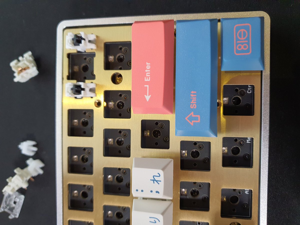 ItsMeNikkoTaaan's tweet photo. My 60% Build Progress
#GK61 #Brassplate #AluminumCase https://t.co/Ln2TUbfSFB