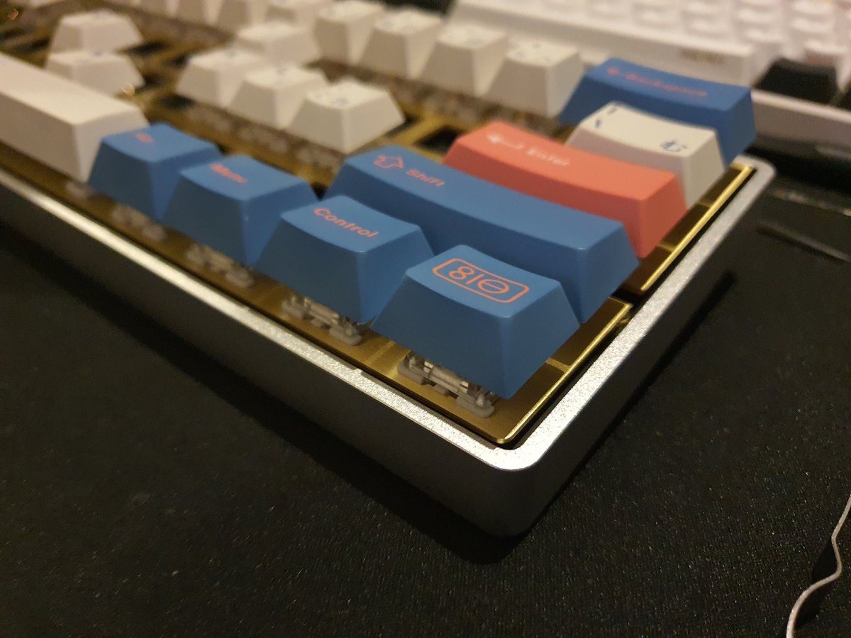 ItsMeNikkoTaaan's tweet photo. My 60% Build Progress
#GK61 #Brassplate #AluminumCase https://t.co/Ln2TUbfSFB