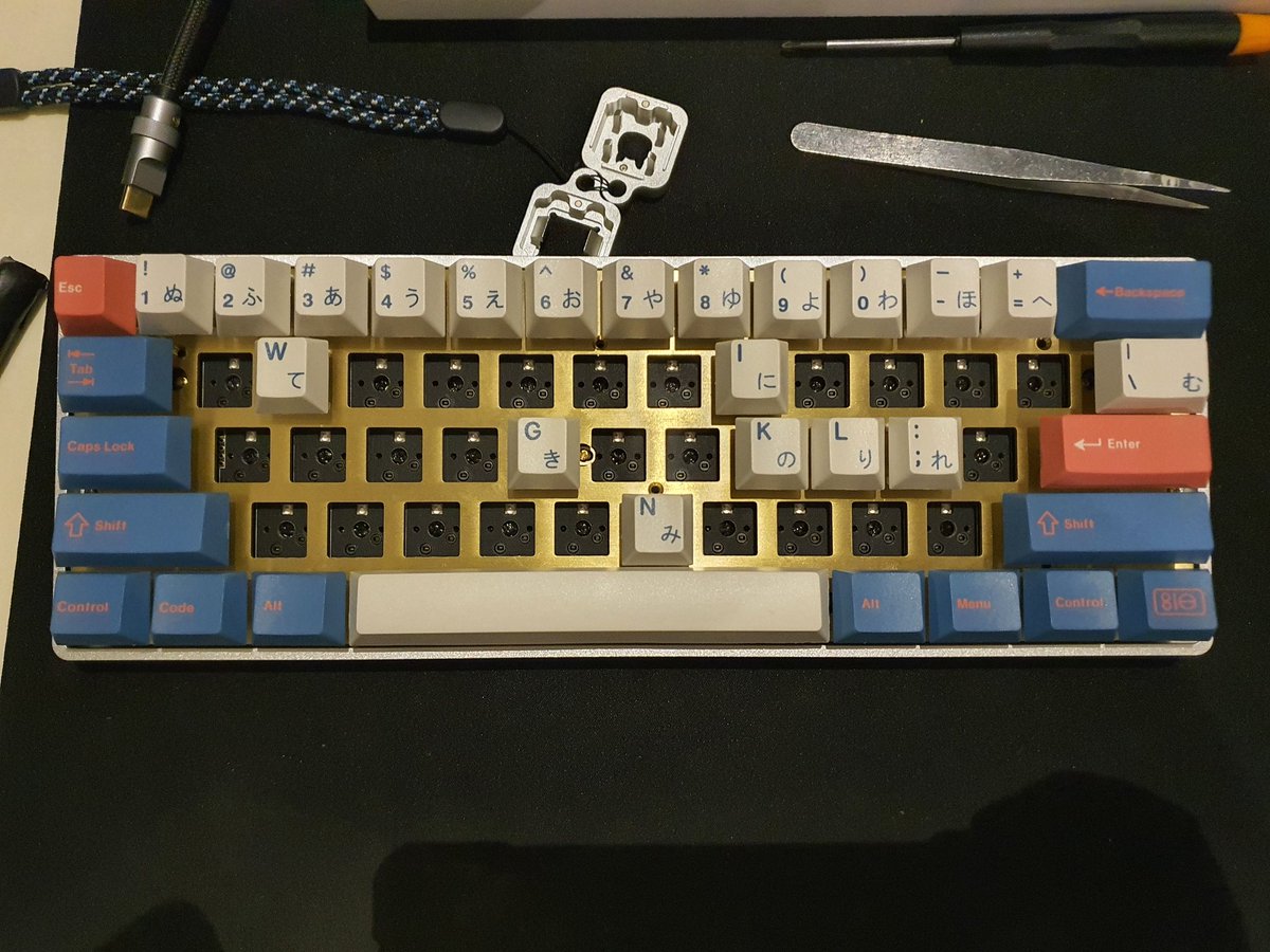 ItsMeNikkoTaaan's tweet photo. My 60% Build Progress
#GK61 #Brassplate #AluminumCase https://t.co/Ln2TUbfSFB