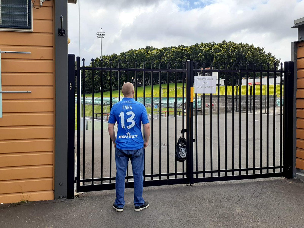 A visit to the local football ground today to show off the new Hleb shirt.

@fcisloch #WorldWideWolves @LeichhardtOval 🐺