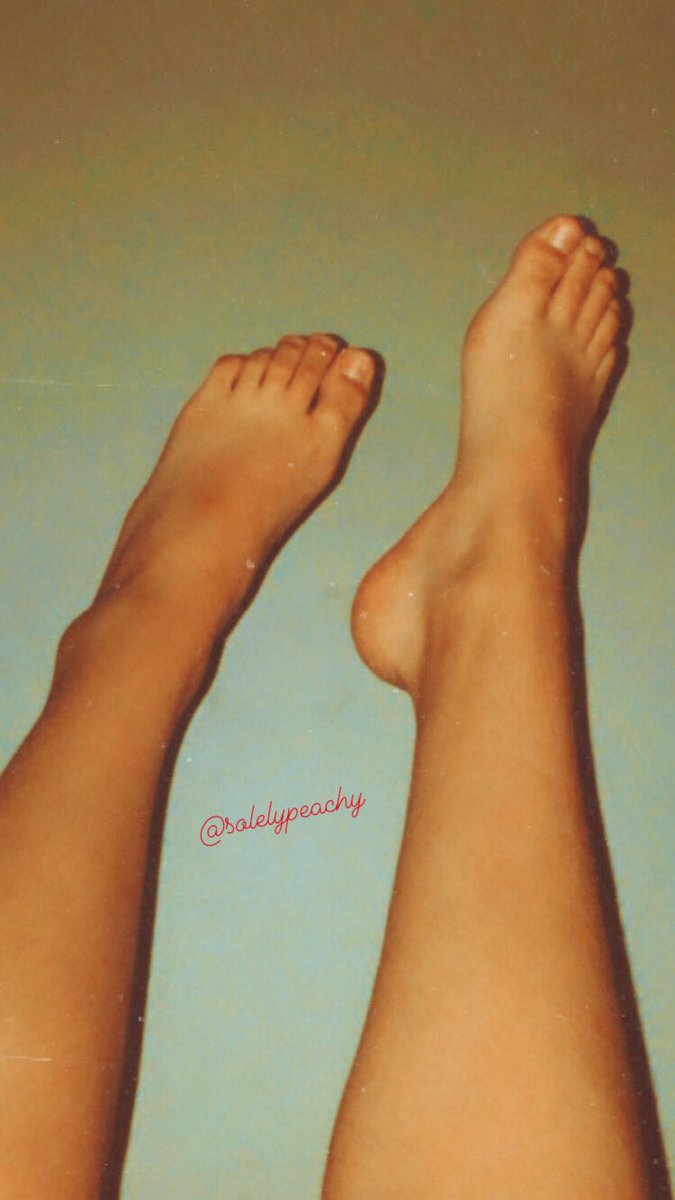 solelypeachy's tweet photo. 💃🏻❤️🦶🏻😘 just showing off
#feetfordays #feet #soles #Feetgoddess https://t.co/J8NtsdMR2Y