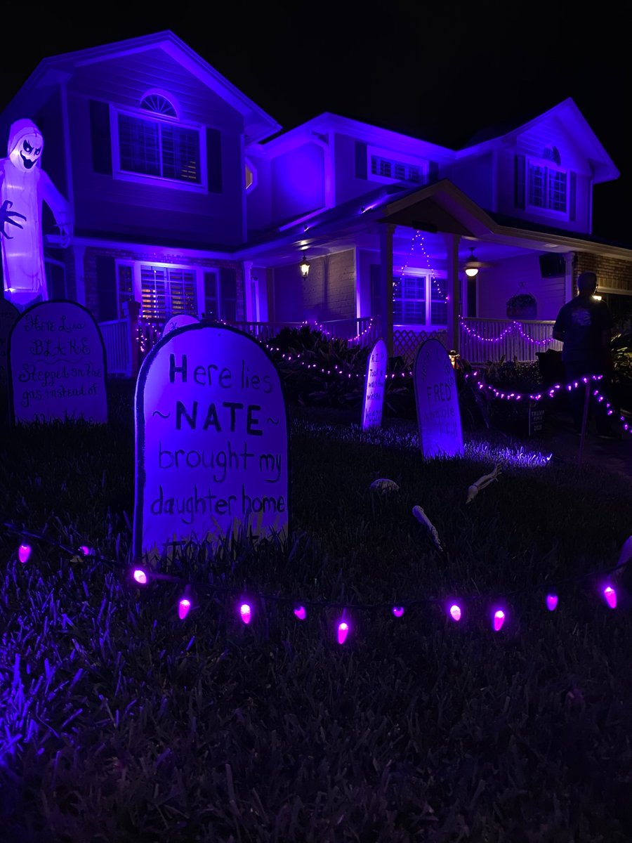 BasecampTampa's tweet photo. This was a cool yard display on Halloween.  Forgot to throw it up. https://t.co/weQx1l2Fzb