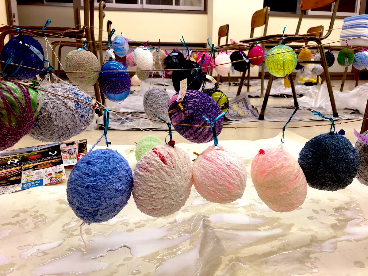 Knit Light Art On Twitter 高校生200名が作ってくれました ただ今 ボンドをつけて乾かし中 友達同士教え合いながら 賑やかな時間でした Gosenknitfes 五泉ニットフェス 五泉市 新潟 ニットフェス 五泉ニットフェス2020 Gosenknitfes2020