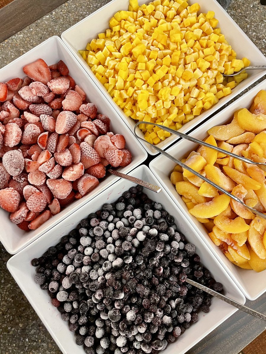 Capping our night with fruit and smoothies here in Jacksonville!! 
Fueling right for tomorrow’s game🍴🍓💪⚡️#ATD #GoDawgs #BeatFlorida