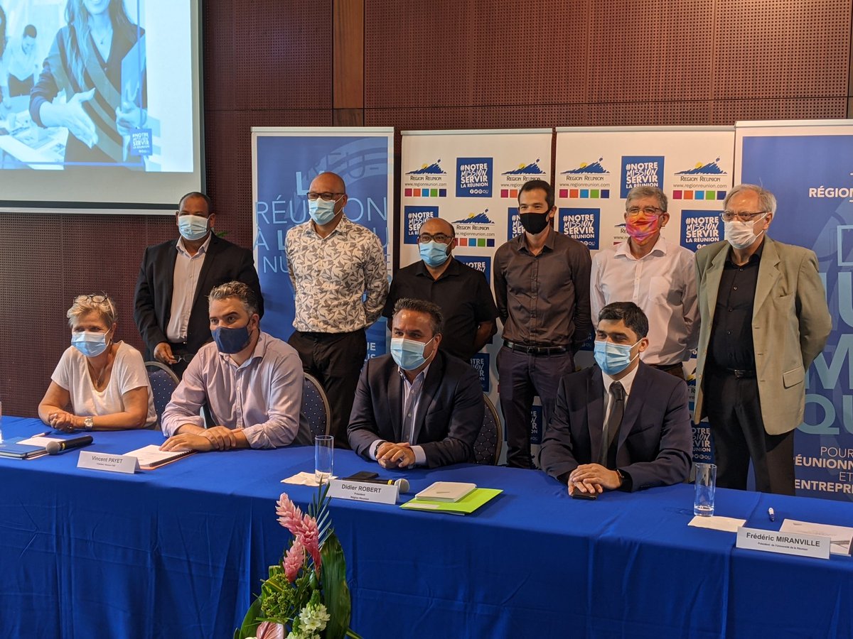 CPME974's tweet photo. Notre engagement pour la structuration de filières se poursuit dans un #PacteNumerique avec la @Region_Reunion , la @Prefet974 et @Digital_Reunion et Solidarnum - Une collaboration en faveur d’une Réunion innovante et connectée. Pour un meilleur ancrage territorial #60actions https://t.co/weYD94PYrz
