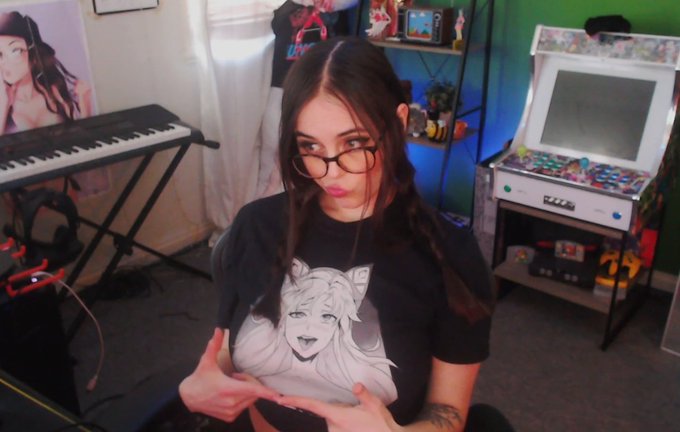 you + me, check out new ✨OLYMPUS✨map on #ApexLegends @EA_Australia RIGHT NOW https://t.co/d4mxo3Ehpa<a href="/tag/apexlegends"class="tags">#ApexLegends</a><a href="/tag/sponsored"class="tags"><span>#sponsored</span></a>