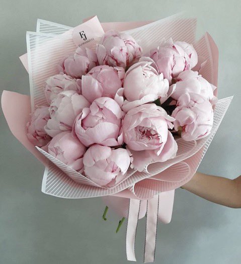 AidelZack's tweet photo. Les bouquets comme ça c’est trop beau à offrir https://t.co/Yhw9GFlmYc