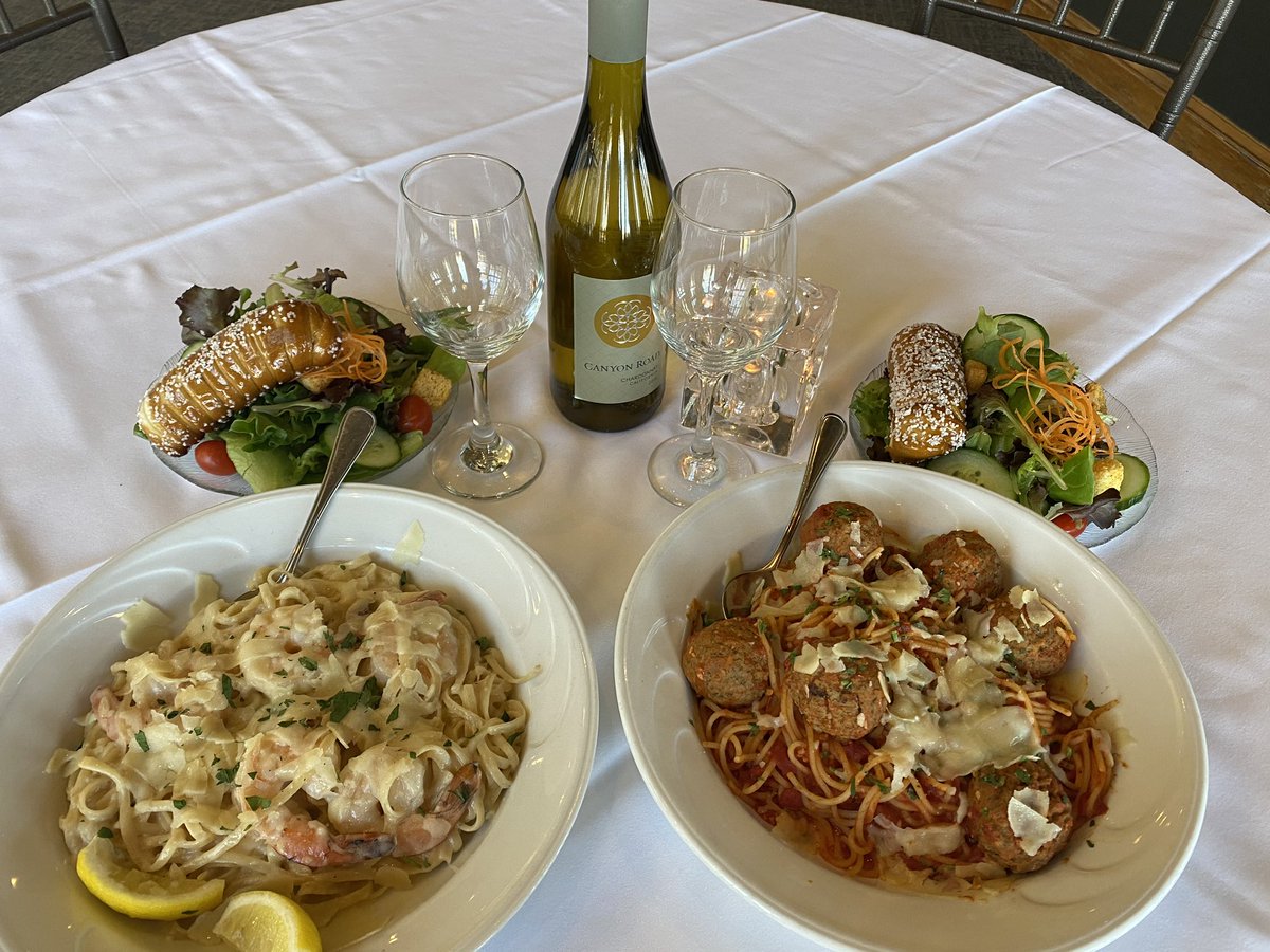 Date night at Stonebrooke every Friday night! Come enjoy a bottle of house wine, a couple of starter salads and two pasta entrees for only $50/couple🍷🍝 #stonebrooke