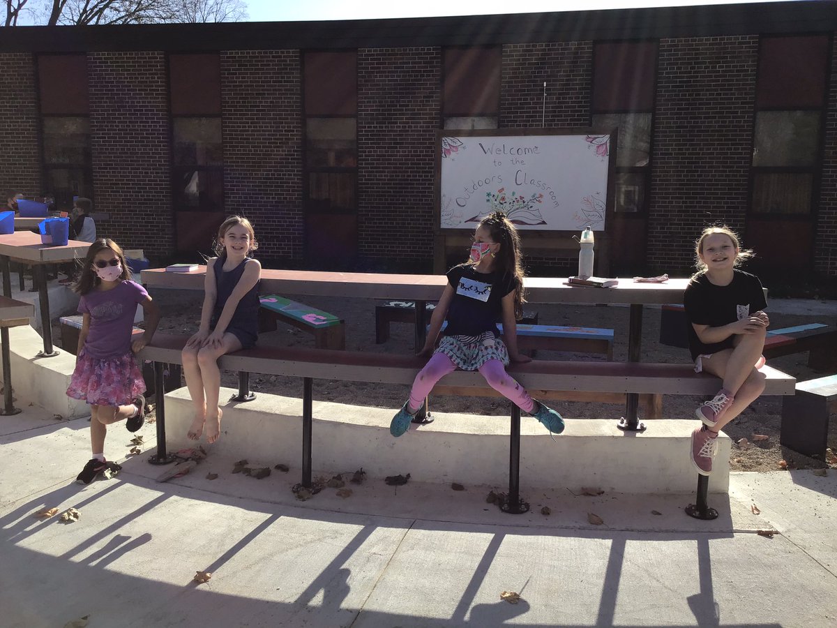 We had a great time reading in the outdoor classroom on this beautiful November day!  <a href="/LincolnK8School/">Lincoln K-8 District-Wide School</a>