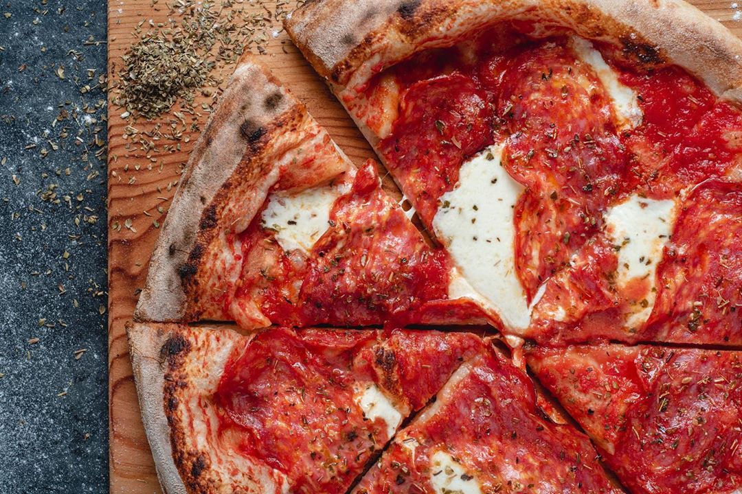 allinutah's tweet photo. Looking for a great dinner option? Look no further than Mozz. This #ShopInUtah grant recipient is offering 25% off takeout orders! And who doesn't love a good pizza, especially one that sources local ingredients! #InUtah #DineInUtah https://t.co/bURfq18thC https://t.co/v6kzL4d1Km
