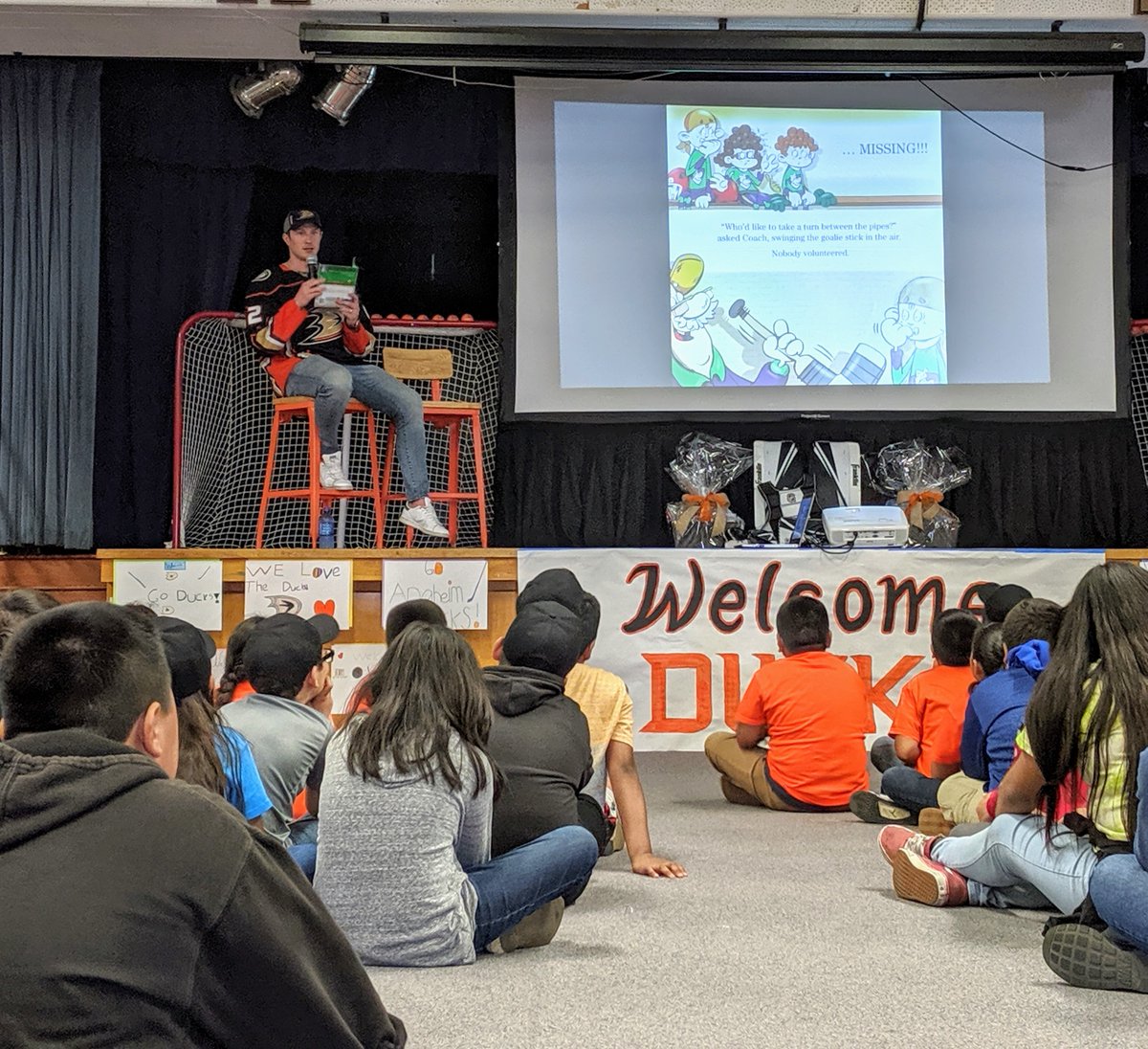 Ducks_SCORE's tweet photo. #FlashbackFriday one year ago to our incredible time at Danbrook Elementary for our #ReadingIsTheGoal Day! https://t.co/n6Lqp3BQrZ
