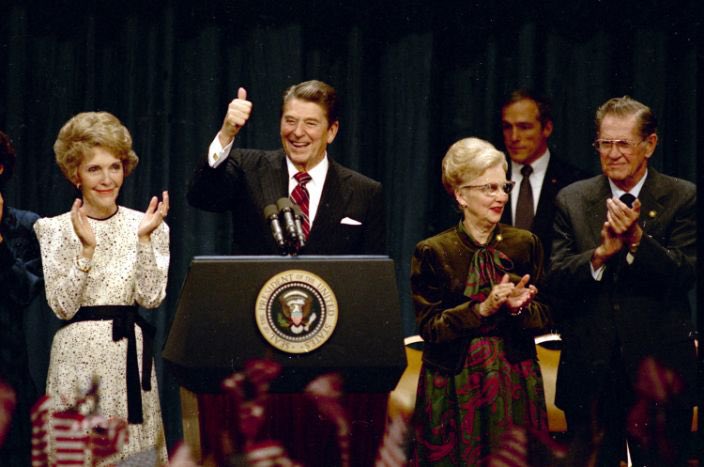 ScottWalker's tweet photo. On November 6, 1984, President Ronald Reagan was re-elected by a landslide with 49 Electoral College votes! https://t.co/2xucFRBZuT