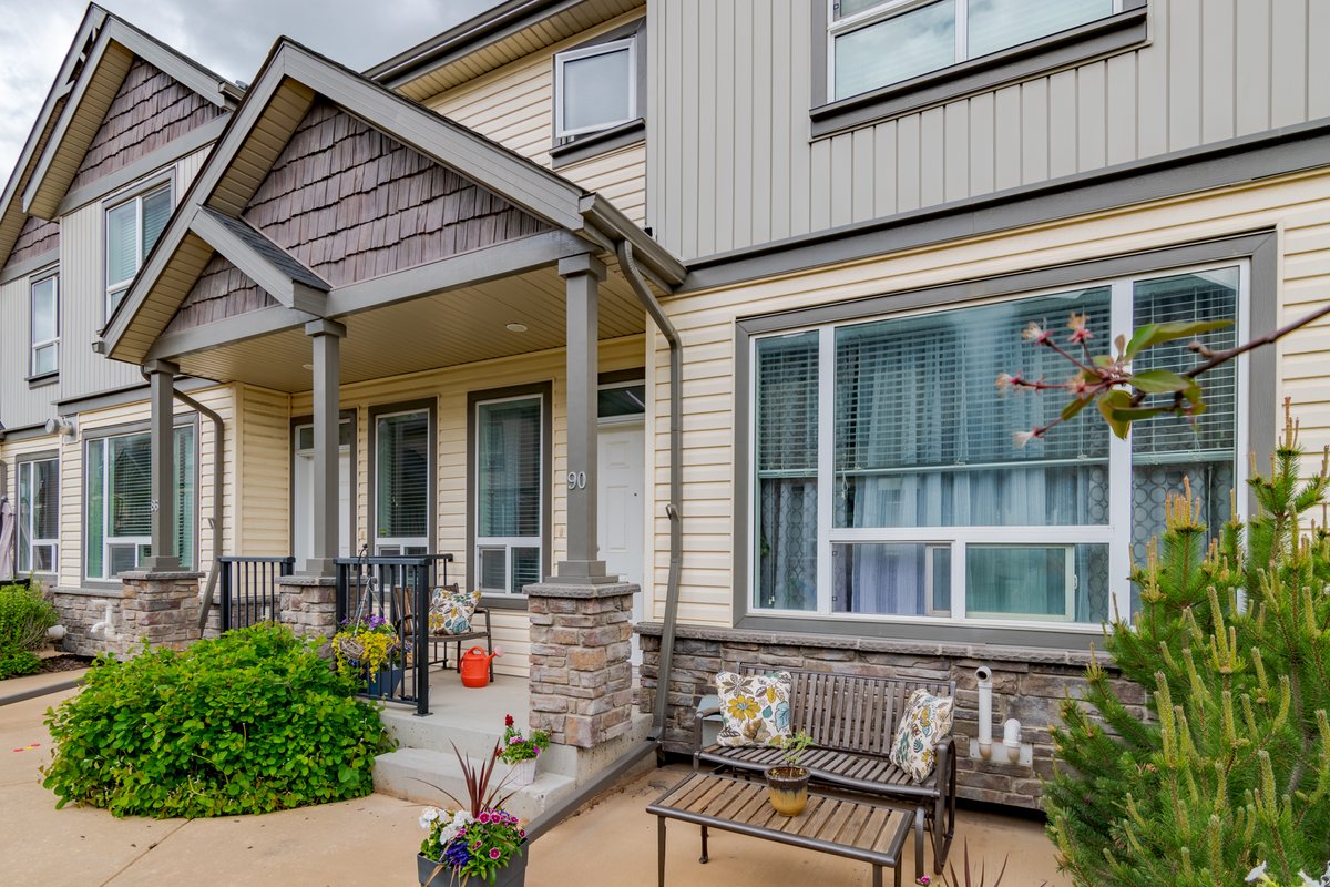 HCinCalgary's tweet photo. A huge congratulations to our clients who have recently moved-in or moved-out β£β β¨
#possessionday #thankyou #yyc #chcgroup #movingday #yycre #concierge #remaxagent #chclisting #chcsold https://t.co/MOtJPKCQzG