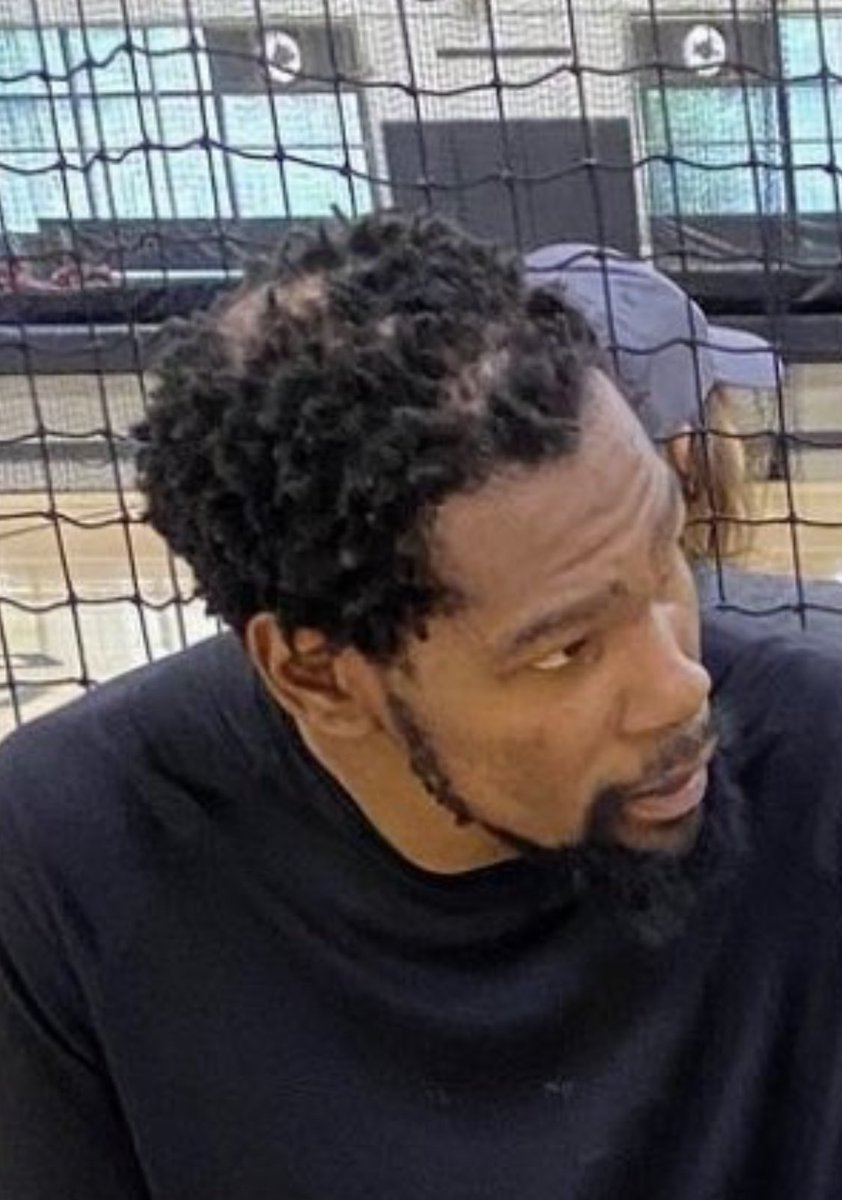 TrashTalk_fr's tweet photo. Sekou Doumbouya qui papote avec KD sur sa dernière photo Insta, j’en profite pour demander l’intervention de @RebeuDeter pour l’ami Durant. https://t.co/WbxFfMsWWy