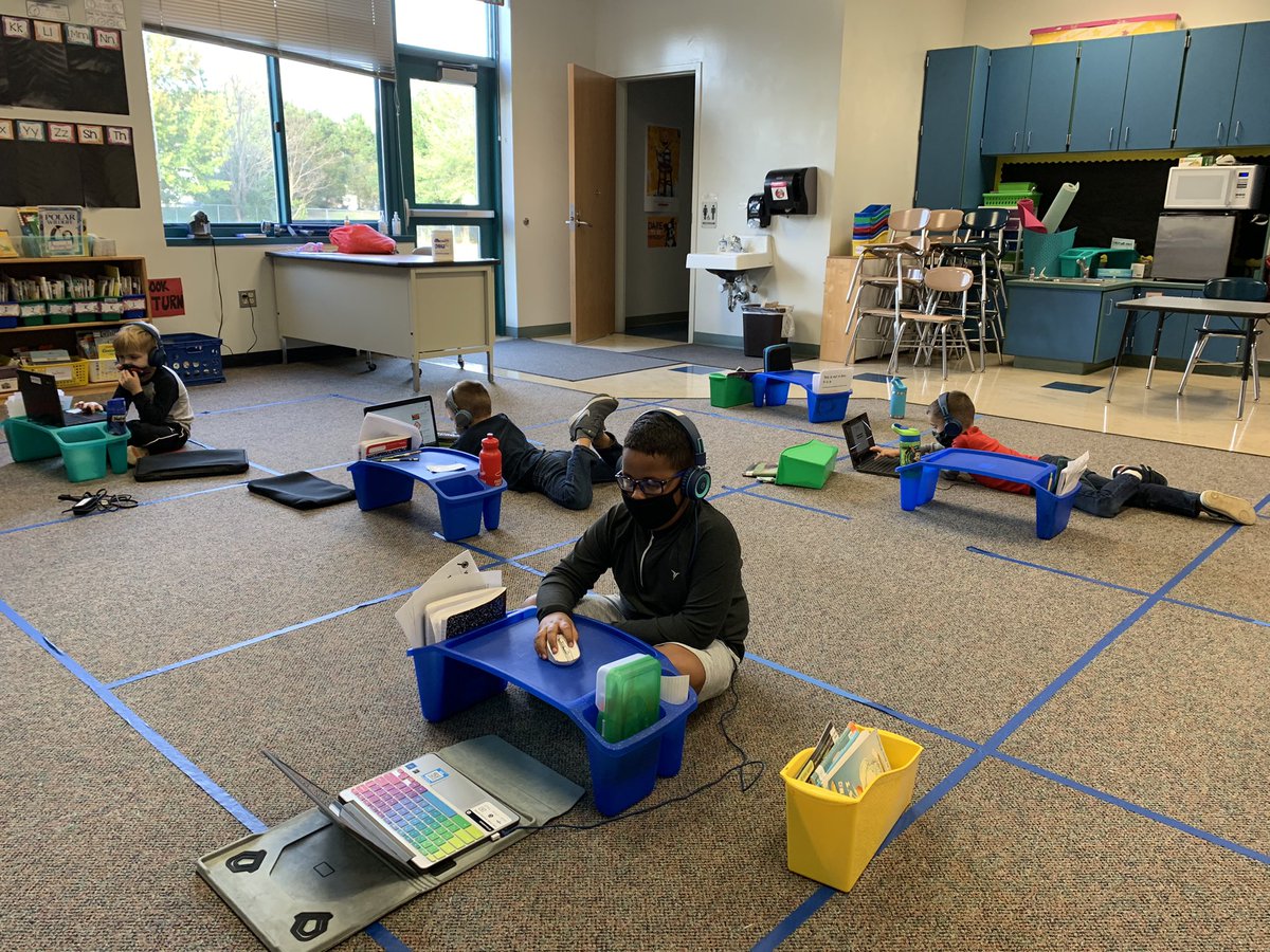 MorinFirstGrade's tweet photo. These kids have so much space and freedom of movement. I may never go back to traditional classroom seating again! #FirefliesInFirst #SocialDistancing #FirstGrade @BESFirefly https://t.co/DRdxw4G1of