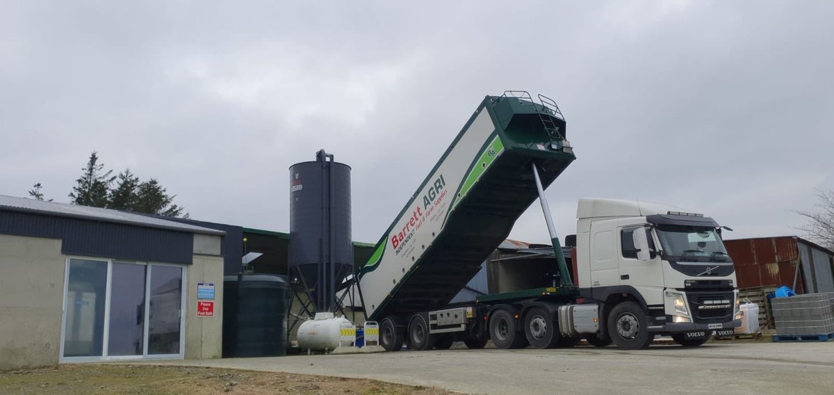 Barrett_Agri's tweet photo. Paudie Deady busy delivering bulk feed again today.......👌 https://t.co/aMO3ueZkmE