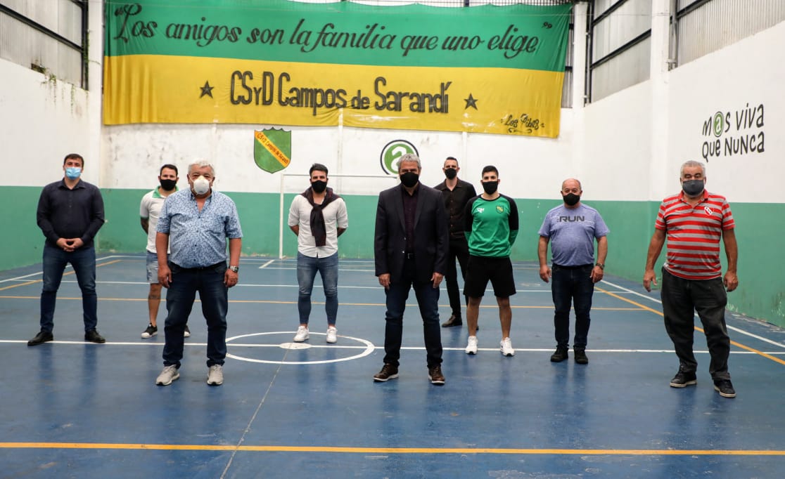 AleChornobroff's tweet photo. En el marco del Plan de Inversión en Infraestructura Deportiva, seguimos recorriendo las obras que estamos realizando en diferentes clubes de barrio de #Avellaneda. Hoy junto a @jorgeferraresi visitamos el Club Deportivo Campos y el Deportivo del Sud. https://t.co/rfSWweeJYA