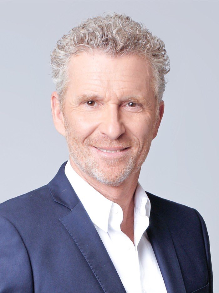 Ynn_lu's tweet photo. ENVOYER DÉNIS DÉPOUILLER LES VOTES AU USA !! 

DANS 25 minutes on a les résultats.. 

IL FAIT ÇA DEPUIS DES ANNÉES #KohLanta https://t.co/hRNKMm6gAY