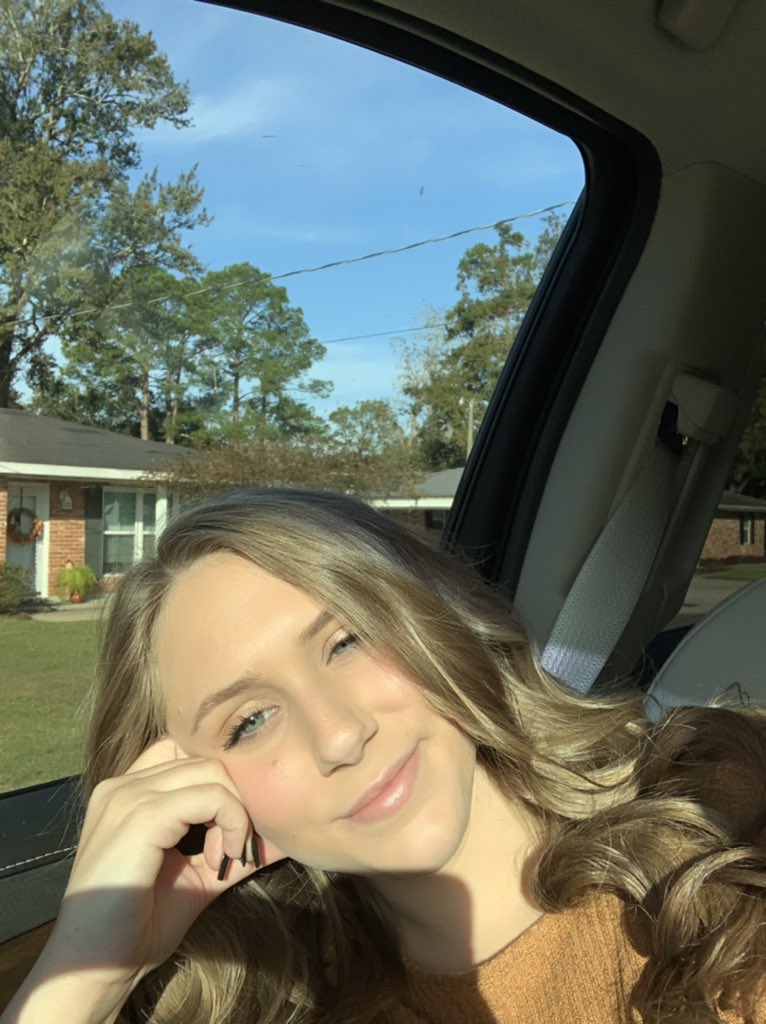 GilfourBella's tweet photo. full of sunshine:) https://t.co/NLbSgKTC5t