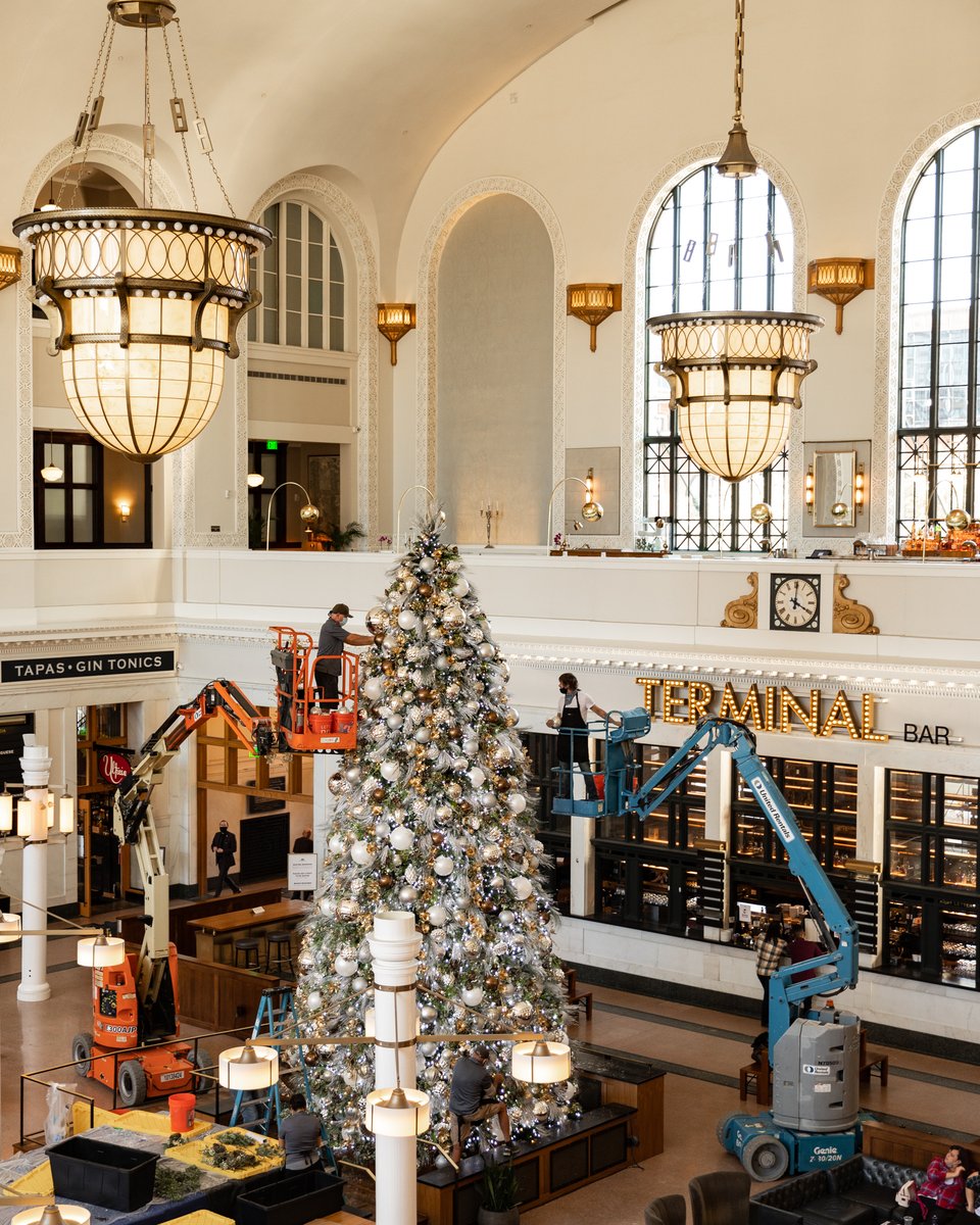 It's beginning to look a lot like...

🎄 ❄️ 🎁 🎅