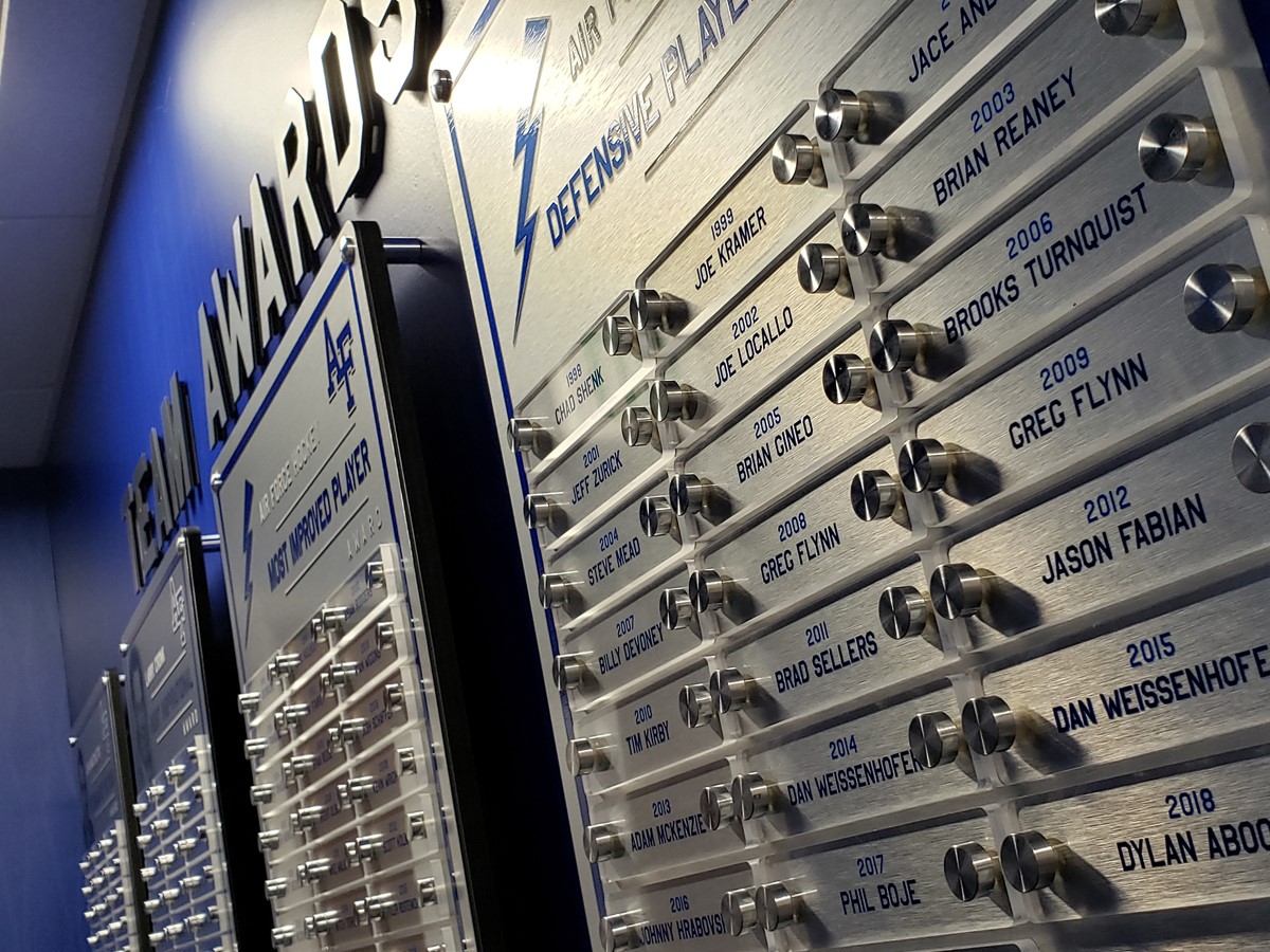 KJ_Branding's tweet image. We are proud to display the new work we did for the US Air Force Academy Hockey team. Custom lighted logos, award plaques, wall murals, mounted lettering &amp;amp; more. Our team in Buffalo, MN designed, created &amp;amp; installed everything.  Just phase 1, more to come!

#LetsFlyHigh

@AF_HKY
