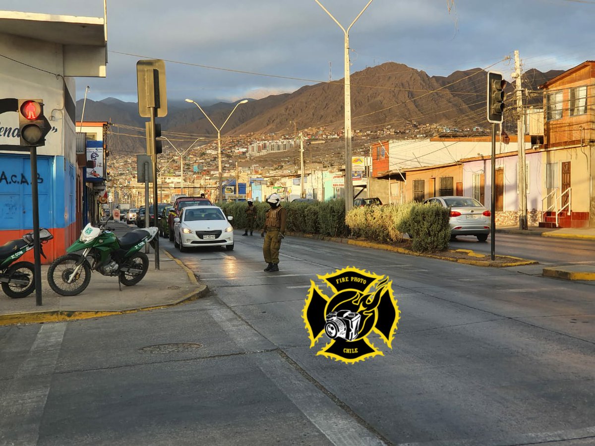 FirePhotoChile's tweet photo. #Firephoto.cl  F47 en clave 10-5-3 (Derrame de combustible) Sector Av. Antonio Redic/Peñuelas CB Antofagasta https://t.co/hz9CzofN4K