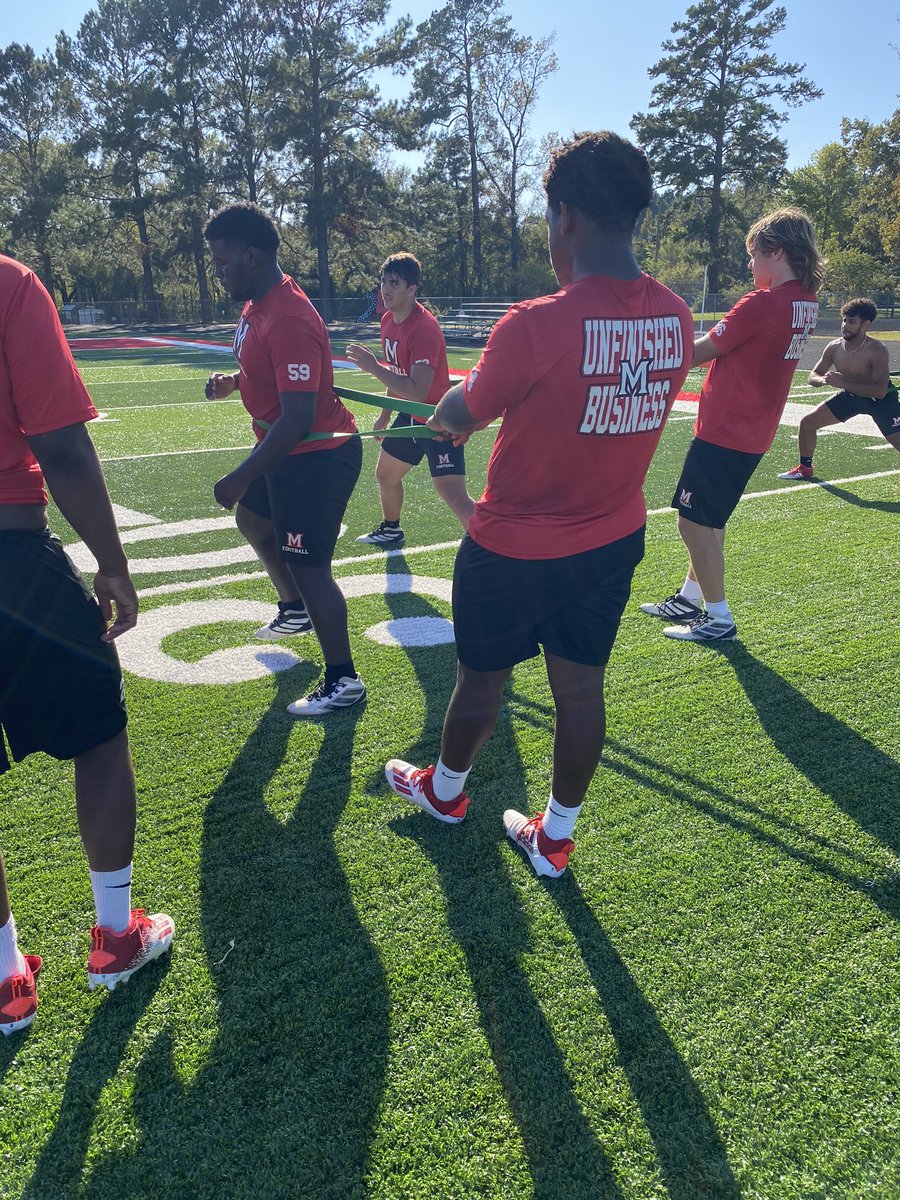coach_jcurtis's tweet photo. No game tonight! We still got that work in!!!! 7 weeks from where we want to be! #ManyMade🐅 #ManyMindset⚔️ https://t.co/m3yEwDHMAC